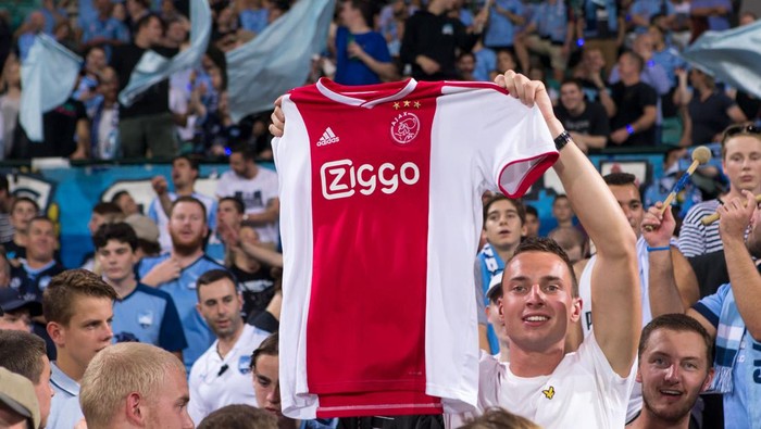 SYDNEY, AUSTRALIA - APRIL 06: Sydney FC fan hold up a AJAX Amsterdam jersey in support of Sydney FC midfielder Siem de Jong (22) former club at round 24 of the Hyundai A-League Soccer between Sydney FC and Melbourne Victory on April 06, 2019, at The Sydney Cricket Ground in Sydney, Australia. (Photo by Speed Media/Icon Sportswire via Getty Images)