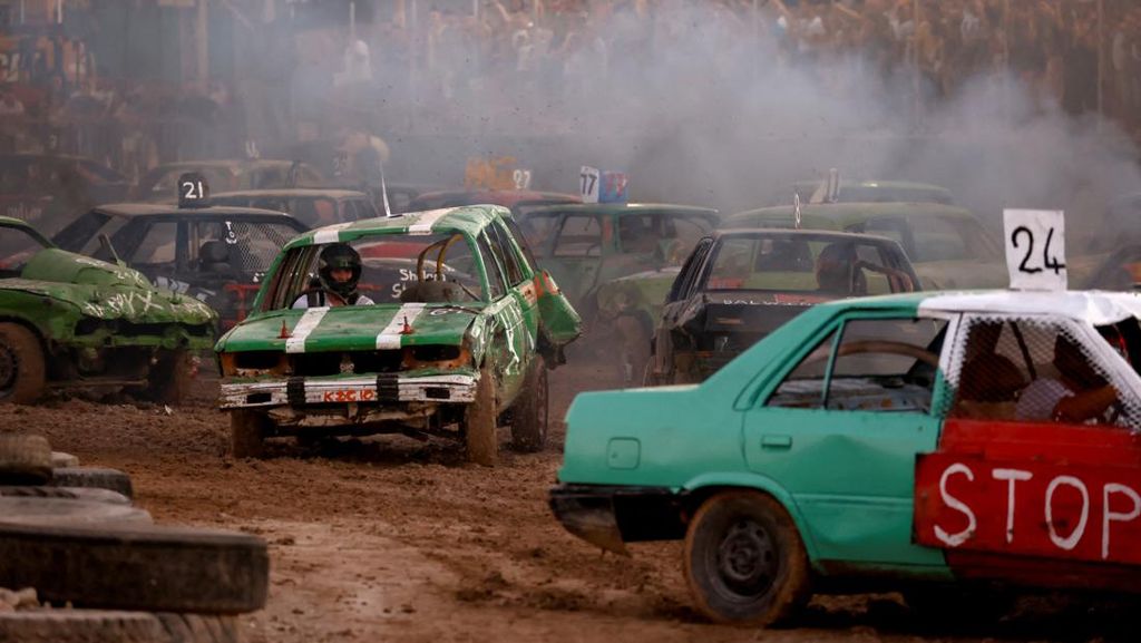 Begini Lomba Menghancurkan Mobil di Malta, Ganas tapi Tujuannya Mulia Begini Lomba Menghancurkan Mobil di Malta, Ganas tapi Tujuannya Mulia