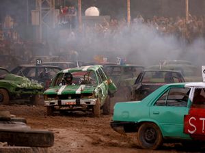 Begini Lomba Menghancurkan Mobil di Malta, Ganas tapi Tujuannya Mulia