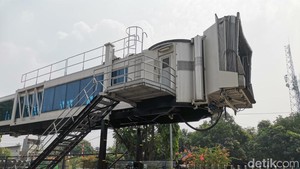 Pesawat China Eastern Senggol Garbarata, Penumpang Panik