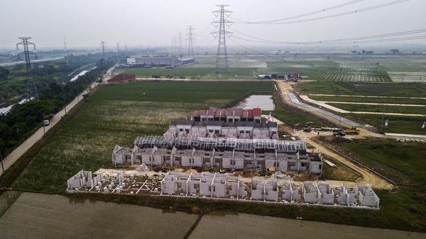 Foto Ini Tunjukkan Lahan Pertanian Menyusut Gegara Perumahan