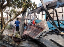 Gedung Bekas SD Dihuni Pegawai Disdik di Luwu Utara Kebakaran