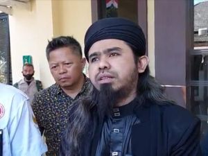 Kontroversi Izin Usaha Padepokan Gus Samsudin Ternyata Praktik Pemijatan Kontroversi Izin Usaha Padepokan Gus Samsudin Ternyata Praktik Pemijatan