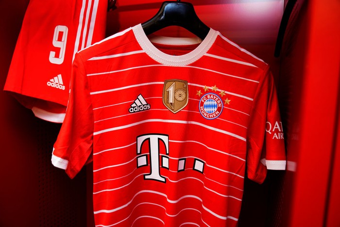 MUNICH, GERMANY - MAY 08: The new home jersey of FC Bayern Muenchen is seen in the empty locker room  prior to the Bundesliga match between FC Bayern München and VfB Stuttgart at Allianz Arena on May 08, 2022 in Munich, Germany. (Photo by M. Donato/FC Bayern via Getty Images)