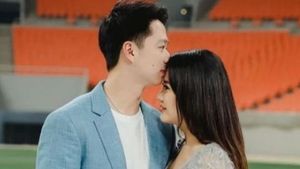 Kecupan Mesra Kevin Sanjaya untuk Valencia Tanoesoedibjo