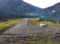 Lapangan Terbang Perintis Aoranop Pangkas Perjalanan Darat 2 Hari