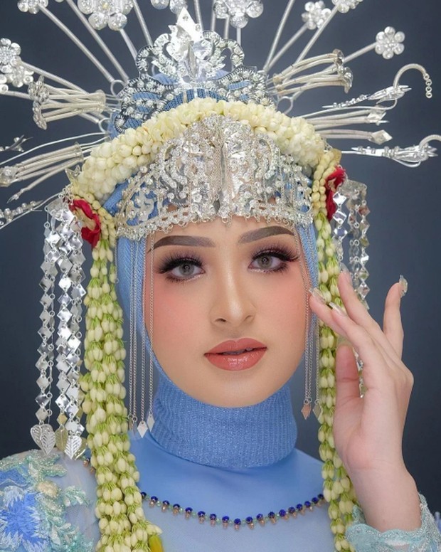 Mahkota Adat Betawi/Foto: Instagram/@beautybysafira