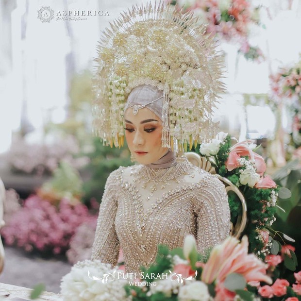 Mahkota Adat Minang/Foto: Instagram/@putisarahwedding
