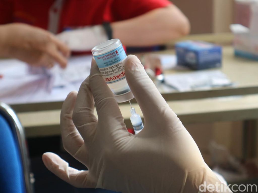 Vaksin COVID-19 Booster Kedua di Makassar Dimulai dari Tenaga Kesehatan