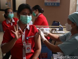 Nakes di Kudus Mulai Disuntik Booster Kedua, Stok Vaksin Jadi Kendala