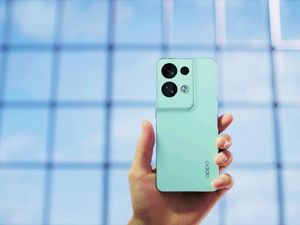 Super Ngebut, Isi Daya 0-50% Hanya 11 Menit di OPPO Reno8 5G! Super Ngebut, Isi Daya 0-50% Hanya 11 Menit di OPPO Reno8 5G!