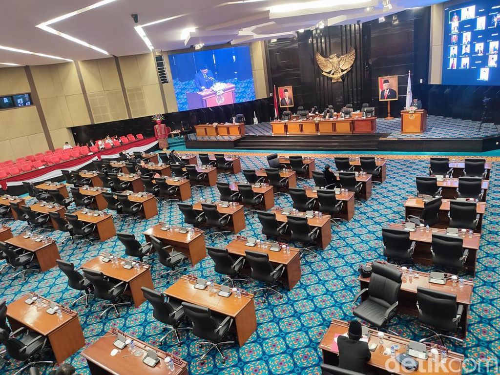 Paripurna Banyak Kursi Kosong, Anggota DPRD DKI Minta Rapat Via Zoom Ditarik