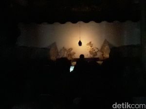 Nges! Ki Warseno Mendalang Tempo Doeloe: Pakai Blencong, Tanpa Pelantang Nges! Ki Warseno Mendalang Tempo Doeloe: Pakai Blencong, Tanpa Pelantang