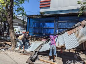 Harapan PKL di Pelita Makassar Direlokasi Usai Lapak Dibongkar Satpol PP Harapan PKL di Pelita Makassar Direlokasi Usai Lapak Dibongkar Satpol PP