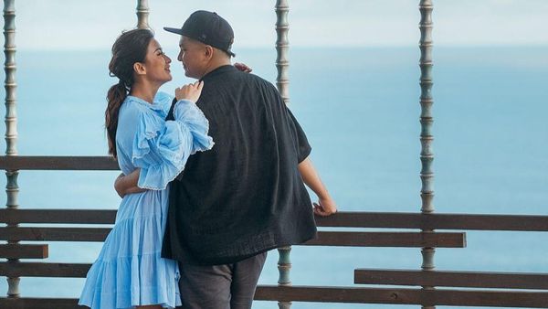 7 Pasangan Artis yang Dikenal Bucin Banget