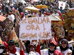 Sosialisasi, Relawan Ganjar di Cirebon Gelar Arak-arakan Kesenian