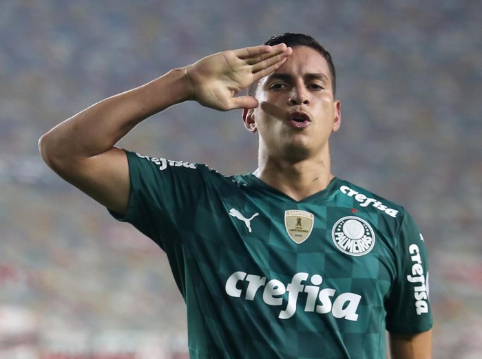 LIMA, PERU - APRIL 21: (EDITORS NOTE: Alternate crop) Renan of Palmeiras celebrates after scoring the third goal of his team during a match between Universitario and Palmeiras as part of Group A of Copa CONMEBOL Libertadores 2021 at Estadio Monumental on April 21, 2021 in Lima, Peru. (Photo by Raul Sifuentes/Getty Images)