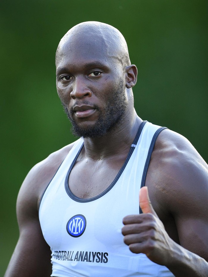 COMO, ITALY - AUGUST 01: Romelu Lukaku of FC Internazionale poses for a picture during the FC Internazionale training session at the club's training ground Suning Training Center at Appiano Gentile on August 01, 2022 in Como, Italy. (Photo by Mattia Pistoia - Inter/Inter via Getty Images)