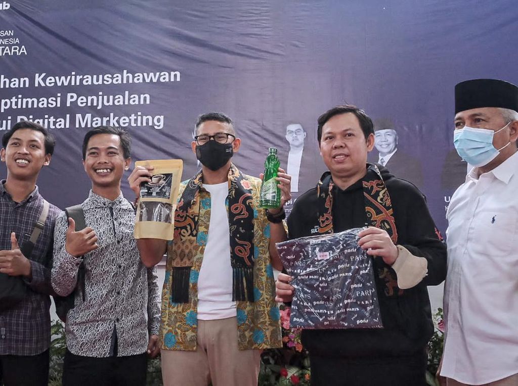 Kejar 4,4 Juta Lapangan Kerja di 2024, Sandiaga Digitalisasi UMKM Kejar 4,4 Juta Lapangan Kerja di 2024, Sandiaga Digitalisasi UMKM