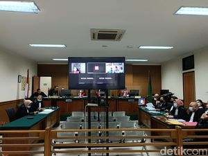 Pejabat Senior Pertamina Balongan Didakwa Korupsi Proyek Fiktif Rp 8,1 M Pejabat Senior Pertamina Balongan Didakwa Korupsi Proyek Fiktif Rp 8,1 M