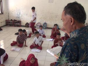 Penjelasan Disdik Subang soal Siswa SDN Belajar di Lantai Penjelasan Disdik Subang soal Siswa SDN Belajar di Lantai