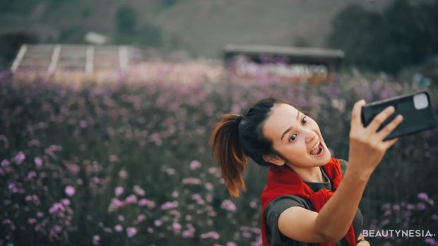 Empat selebritas Asia yang turut serta dalam gerakan ini yaitu MINA dari grup K-POP TWICE, aktris Jepang Ayaka Miyoshi, komedian Jepang serta Brand ambassador terlama SK-II Naomi Watanabe, aktris Jepang Kaori Momoi.