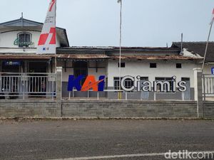 Oknum Petugas Kebersihan Kepergok Rekam Penumpang di Toilet Stasiun Ciamis Oknum Petugas Kebersihan Kepergok Rekam Penumpang di Toilet Stasiun Ciamis