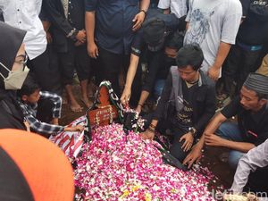 Suporter PSS Jadi Korban Salah Sasaran Meninggal Dunia Suporter PSS Jadi Korban Salah Sasaran Meninggal Dunia