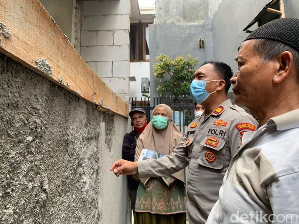 Melihat Lagi Potret Tembok Bikinan Tetangga Halangi Rumah Mursideh