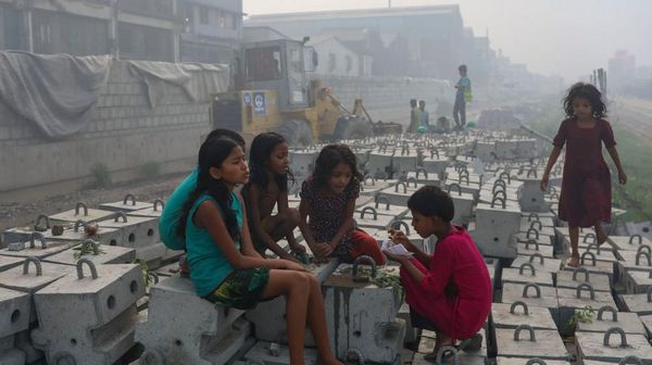 Potret Polusi Parah di Bangladesh, Langit Kusam, Asap di Mana-mana