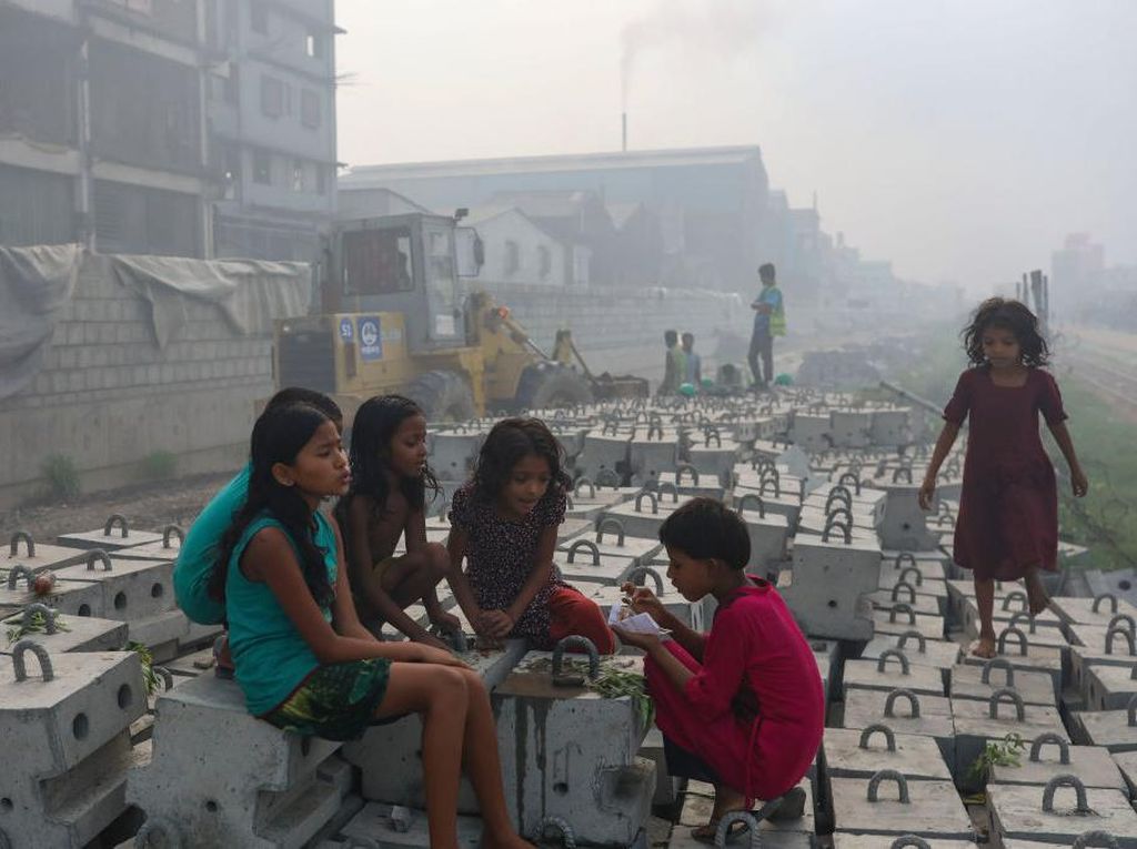 Potret Polusi Parah di Bangladesh, Langit Kusam, Asap di Mana-mana Potret Polusi Parah di Bangladesh, Langit Kusam, Asap di Mana-mana