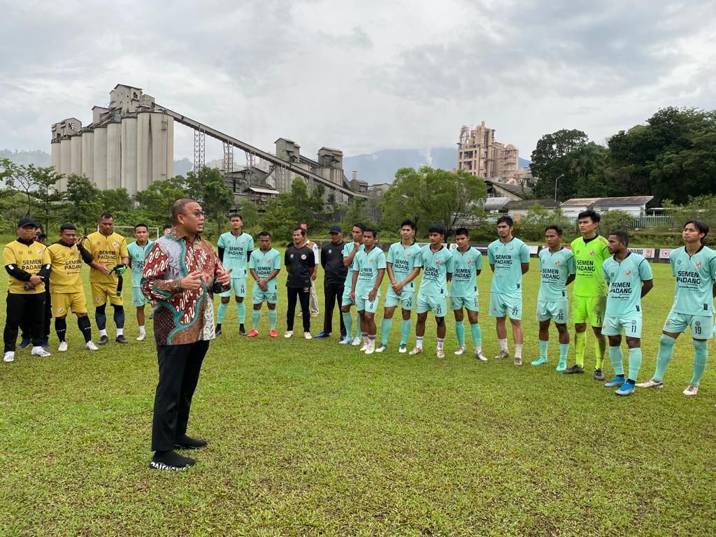Andre Rosiade Bantu Galang Sponsorship Semen Padang FC Rp 14,3 M