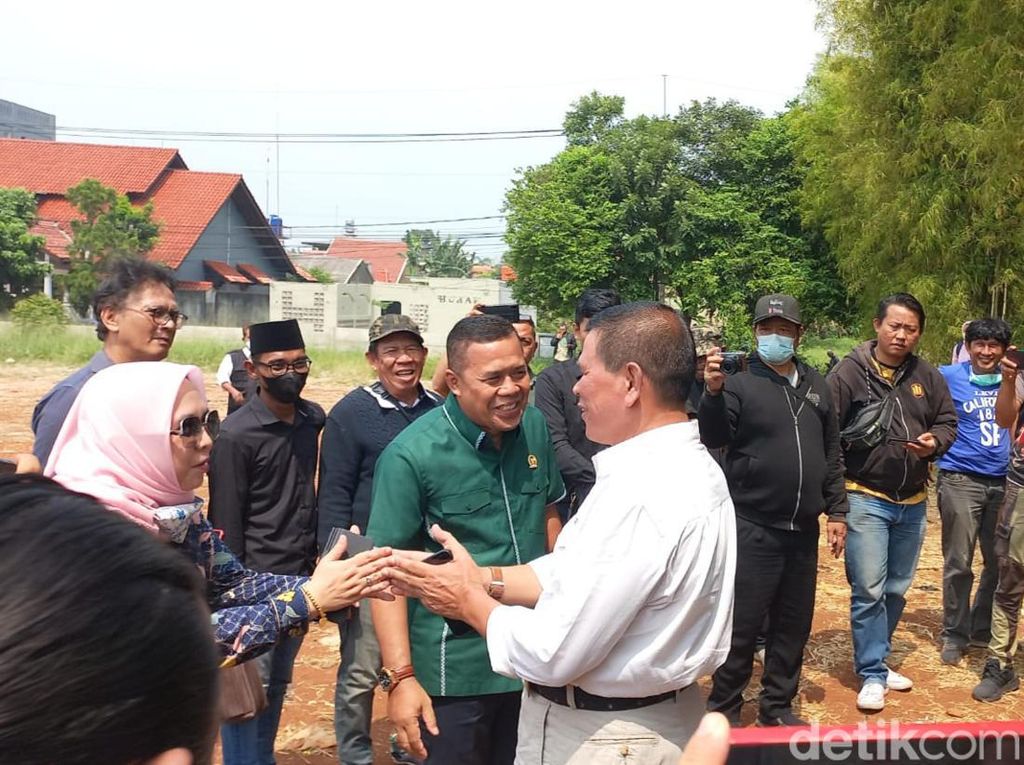 DPRD Depok Cek Lokasi Beras Bansos Dikubur: Kita Akan Tanya JNE DPRD Depok Cek Lokasi Beras Bansos Dikubur: Kita Akan Tanya JNE