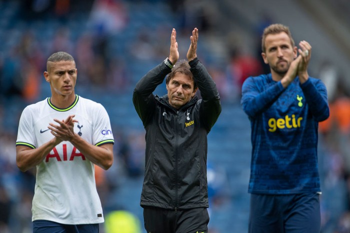 GLASGOW, SCOTLAND - JULY 23: Tottenham Hotspur manager Antonio Conte applauds the fans with Richarlison and Harry Kane after the Pre-Season Friendly between Rangers and Tottenham Hotspur at Ibrox Stadium on July 23, 2022 in Glasgow, Scotland. (Photo by Visionhaus/Getty Images)