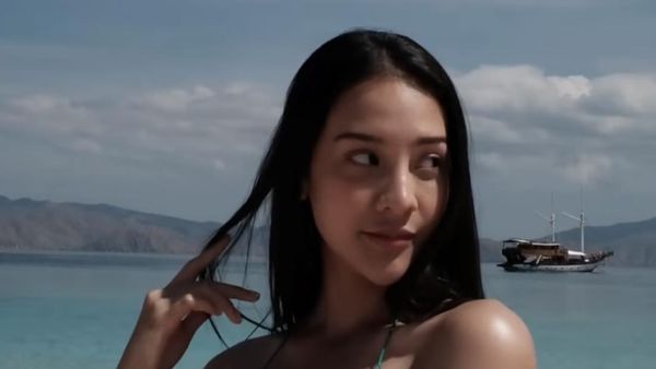 Anya Geraldine dan Para Artis Cantik yang Jarang Mandi