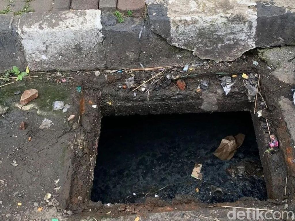 9 Besi Penutup Gorong-gorong di Jalan Hadiwinangun Lebak Hilang