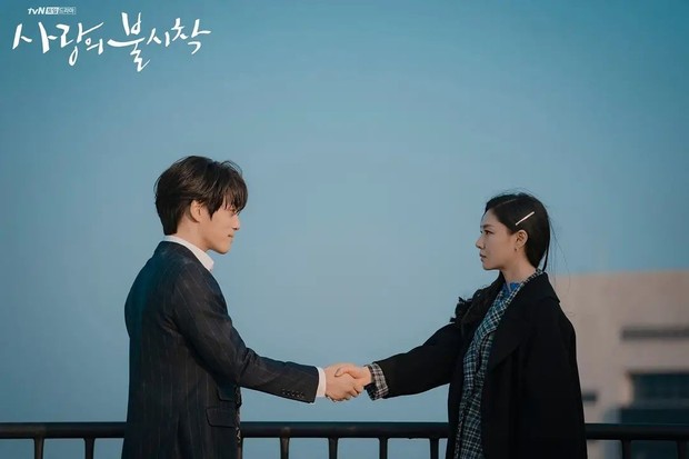 Crash Landing on You/ Foto : instagram.com/crashlandingyou