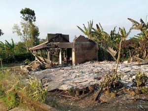 Polisi Tahan Satu Terduga Pelaku Penyerangan Dusun Baban Jember Polisi Tahan Satu Terduga Pelaku Penyerangan Dusun Baban Jember