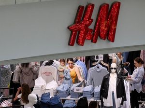 H&M Angkat Kaki dari Myanmar, Puluhan Ribu Orang Terancam Nganggur