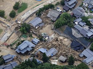 Banjir Bandang Landa Jepang, Jembatan Putus, Shinkansen Ditangguhkan Banjir Bandang Landa Jepang, Jembatan Putus, Shinkansen Ditangguhkan