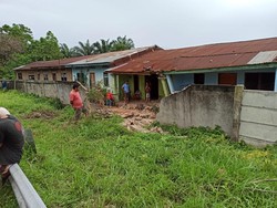 Truk Kontainer Tabrak Rumah Warga setelah Hantam 2 Mobil di Medan