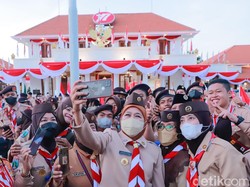 Gubernur Khofifah Lepas 702 Kontingen Jatim untuk Jambore Nasional XI