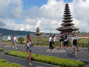3 Satgas Awasi Turis Asing di Bali, Pengamat Pariwisata: Bisa Bikin Risi 3 Satgas Awasi Turis Asing di Bali, Pengamat Pariwisata: Bisa Bikin Risi