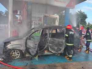 Warga Cerita Mobil Meledak di SPBU Luwu Sedang Isi BBM Pakai Jeriken Warga Cerita Mobil Meledak di SPBU Luwu Sedang Isi BBM Pakai Jeriken