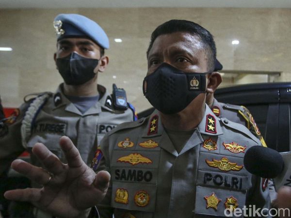 Momen Irjen Ferdy Sambo Tiba di Bareskrim Terkait Kasus Brigadir J