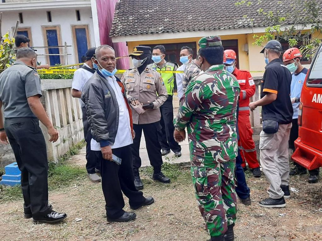 Warga Sebut Nenek Rokani dan Anaknya yang Tinggal Kerangka Merupakan ODGJ Warga Sebut Nenek Rokani dan Anaknya yang Tinggal Kerangka Merupakan ODGJ