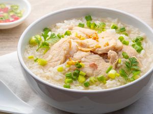 Resep Bubur Ayam Praktis yang Kental Gurih untuk Sarapan Resep Bubur Ayam Praktis yang Kental Gurih untuk Sarapan