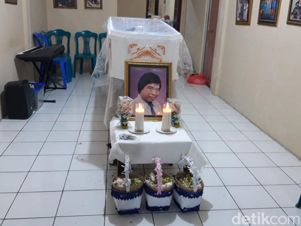 Protes Anak Eddy Gombloh soal Pemakaman dan Tindakan Ibu Sambung Protes Anak Eddy Gombloh soal Pemakaman dan Tindakan Ibu Sambung