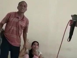 Kades Sugihwaras Lamongan Cium Pemandu Lagu hingga Viral Hanya Diberi Teguran