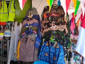 Tak Hanya Bendera, Kampung Darmo Kali Juga Kebanjiran Order Baju Karnaval Tak Hanya Bendera, Kampung Darmo Kali Juga Kebanjiran Order Baju Karnaval